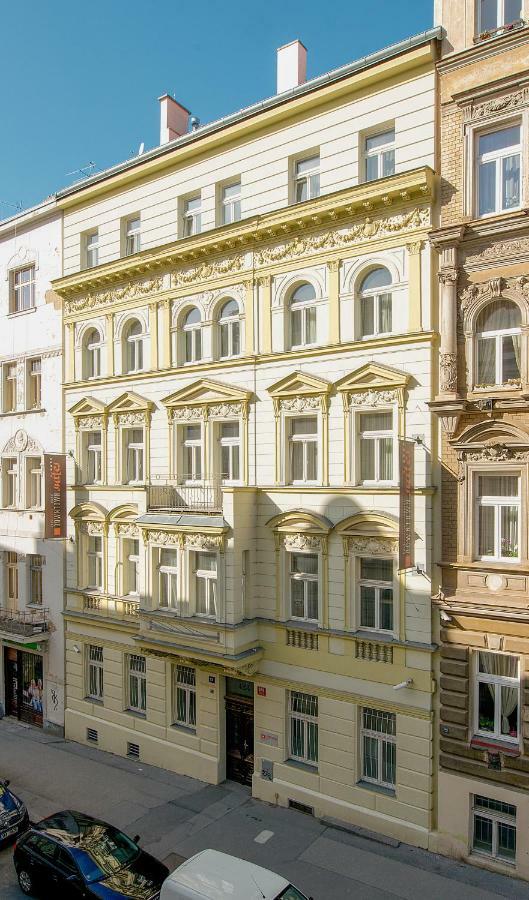 Downtown Suites Kodanska Prague Exterior photo